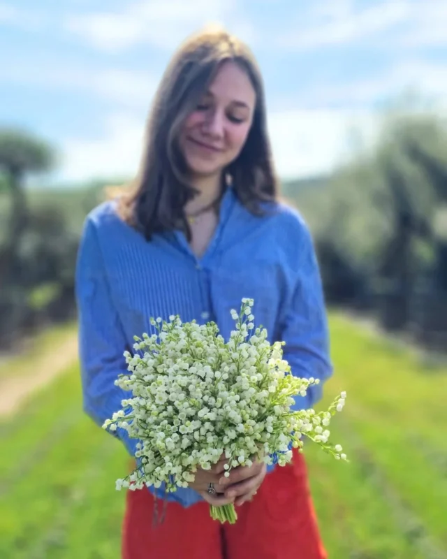Les clochettes sont là 🧚
Et avec elles, des compositions toutes douces à offrir 🤍

✨️ À retrouver en magasin dès aujourd'hui et tout le week-end (si elles ne s'envolent pas d'ici là)
• Vendredi 01 Mai - 9h à 12h30 et 14h à 18h
• Samedi 02 Mai - 9h à 19h
• Dimanche 03 Mai - 9h30 à 12h30

#muguet #portebonheur #clochette #ferrierefleurs #fleursdesaison