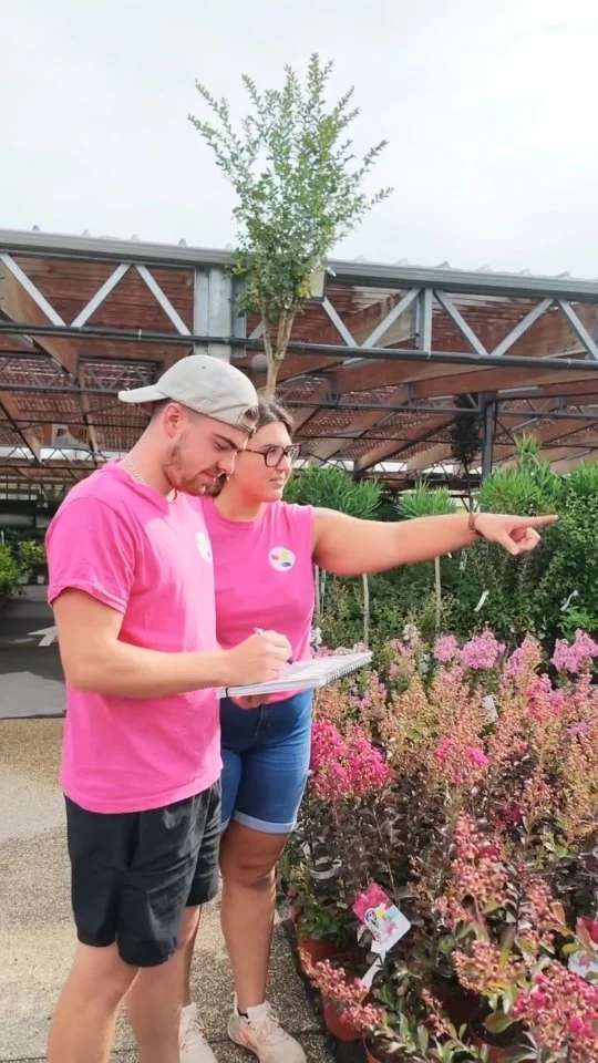 Et si on parlait de ton jardin ? 
Les plantations d'automne approchent... c'est le moment de préparer ton projet 🌳

Que tu souhaites planter quelques arbres pour apporter de la fraîcheur ou repenser entièrement ton extérieur, Nadège et Thomas sont là pour construire ce projet avec toi lors d'un rendez-vous conseil gratuit 🌿

📅 Du lundi au samedi 
📍 27 route de Sain Bel, L'Arbresle
🚨 Lien en bio pour prendre rendez-vous 

#ferrierefleurs #gratuit #conseil #plantation #automne